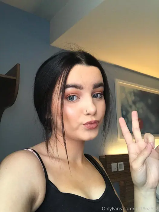 Adulthoneymae OnlyFans folder